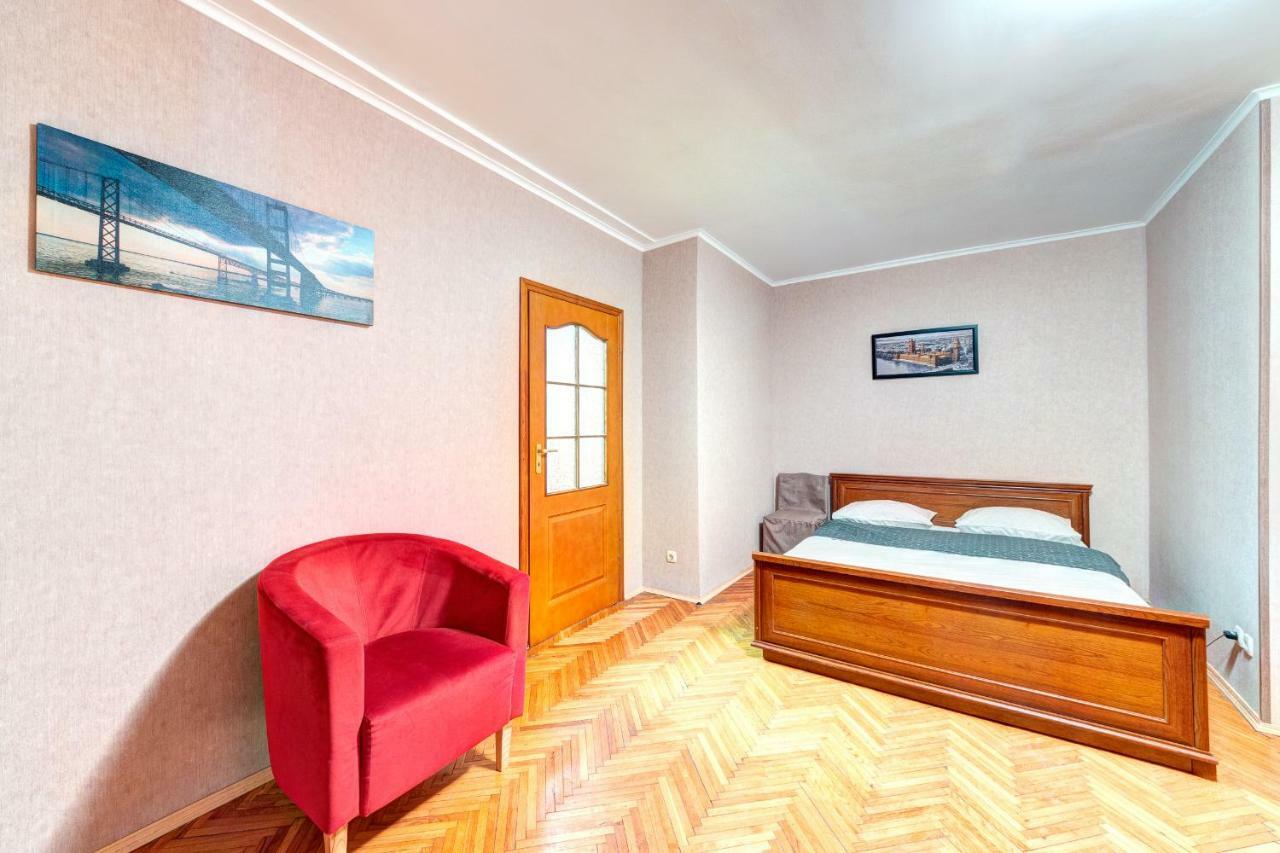 קייב Apartments Near The Palace Of Sports מראה חיצוני תמונה